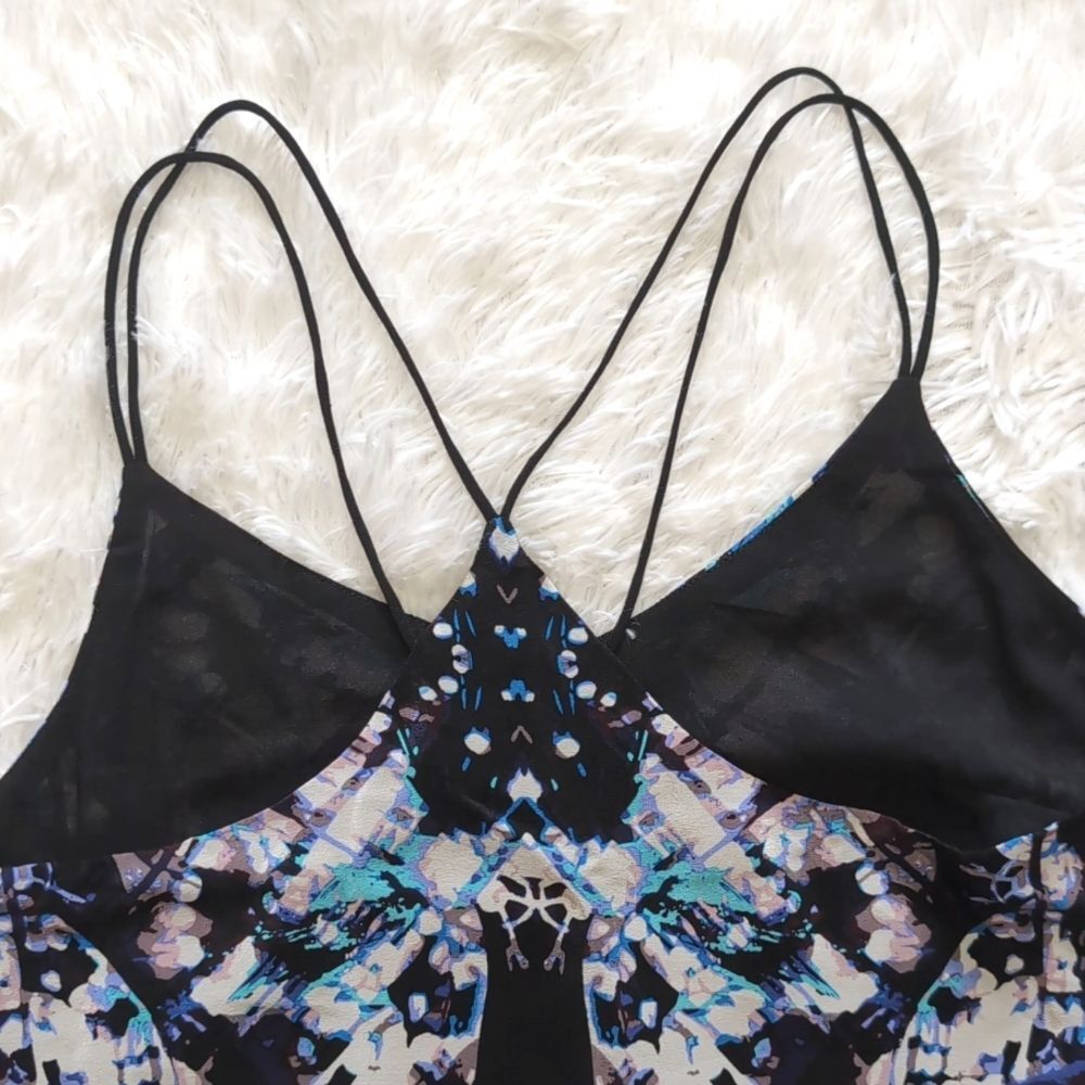 Aryn K 100% Silk Strappy Back Abstract Graphic Black & Blue Cami Top Size Small - Picture 6 of 10